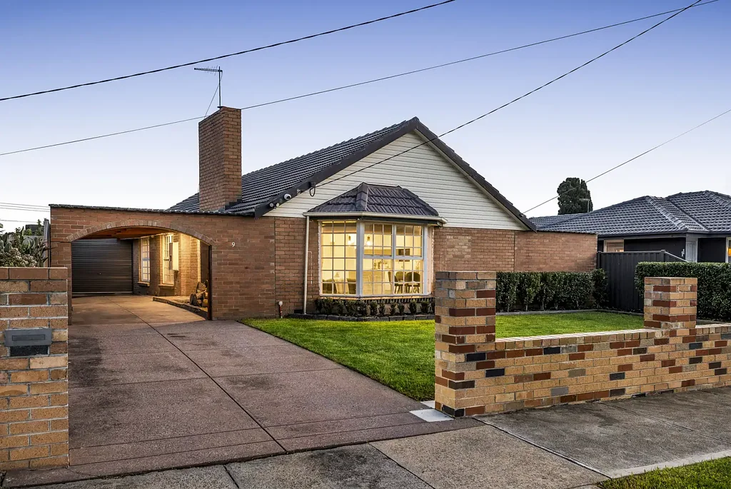 Fawkner 3બેડરૂમ A Renovated Family Home Where Simplicity Meets Scale