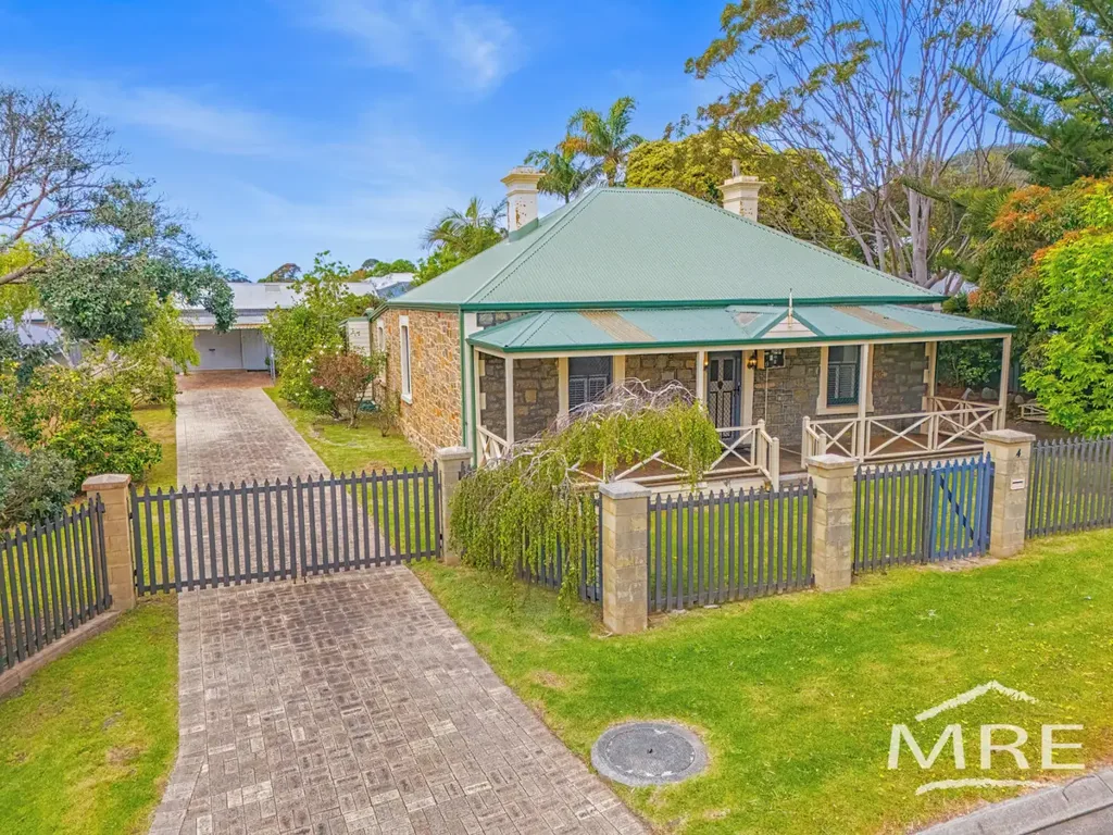Mira Mar 4कमरा A HOME WITH HISTORY, A PROPERTY WITH POTENTIAL