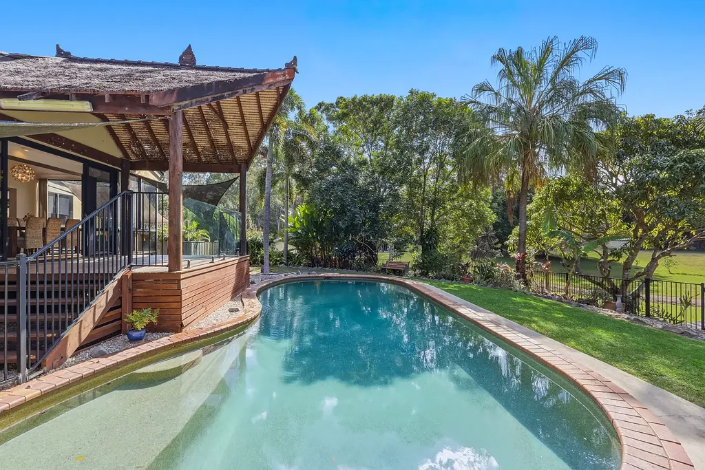 Worongary 4chambre A Rare Creekside Acreage Retreat with 4,071m2 of Space, Privacy & Possibility