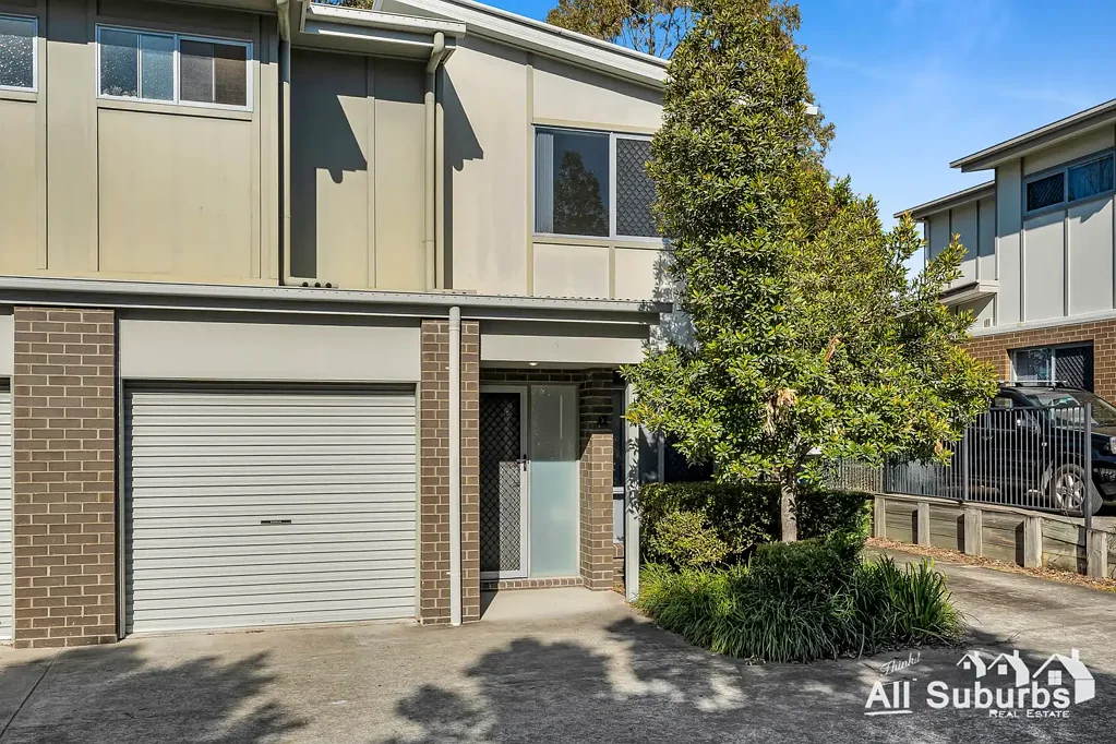 Marsden 3 Bedroom Stylish, Spacious, and Superbly Located - MOVE IN!