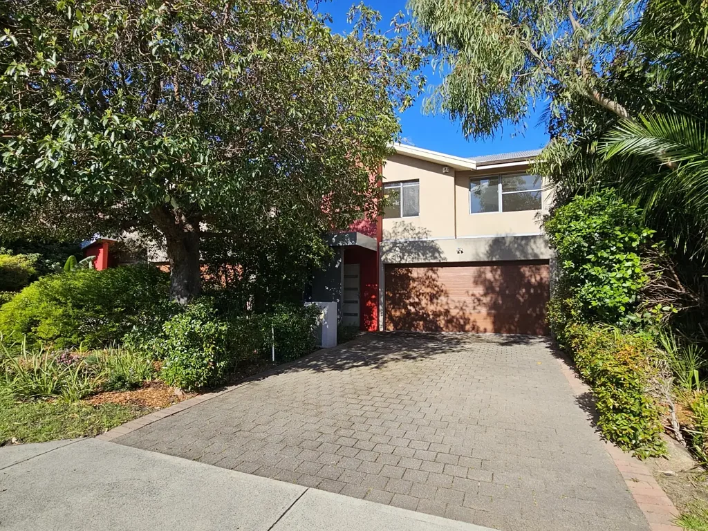 A Leafy Retreat with Room to Move