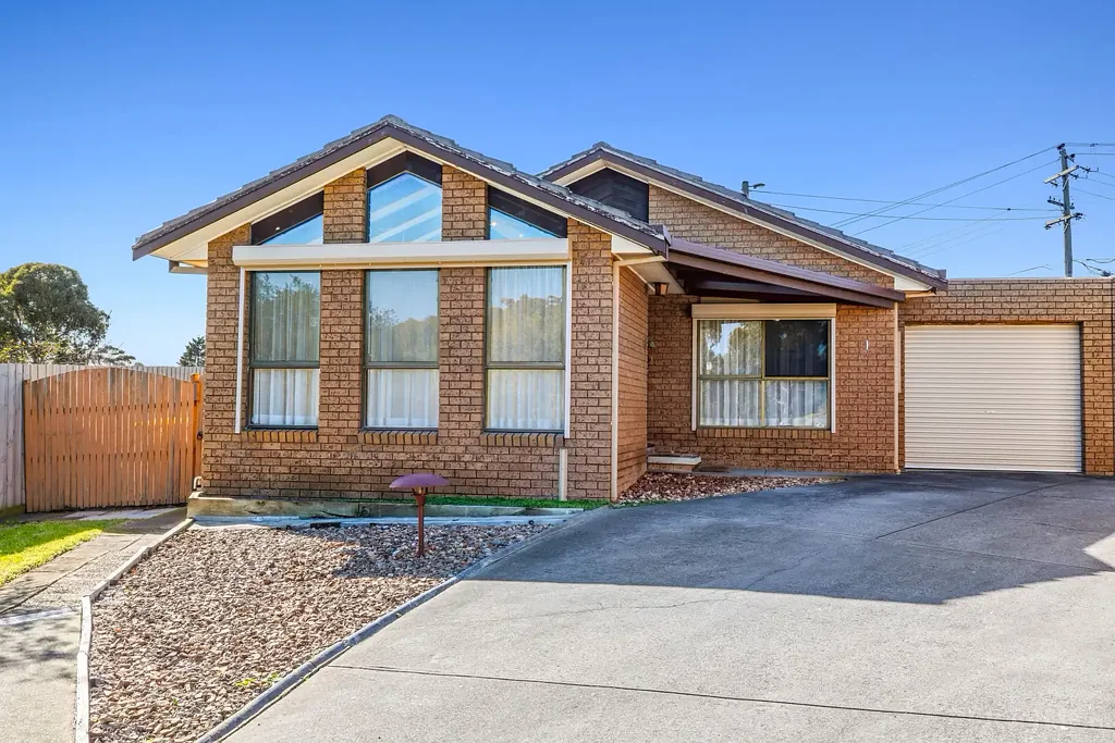 North Geelong 2 Bedroom Rare Space & Superb Location – 357m² of Opportunity