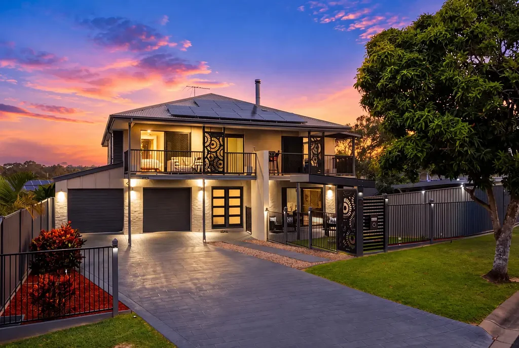 Redland Bay 5ห้องนอน FIRST CLASS FAMILY LIVING ON A STANDOUT CORNER BLOCK WITH SIDE ACCESS!