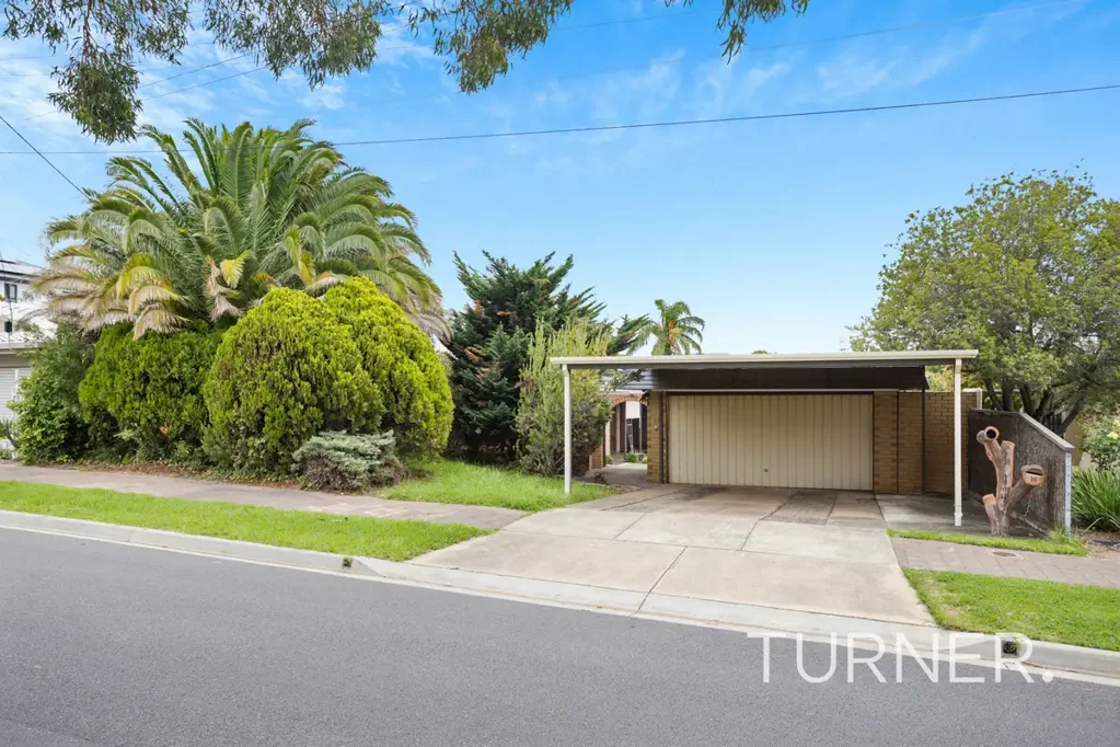 Rostrevor 4chambre Potential and Options - Four-Bedroom Family Home with an Inground Pool!