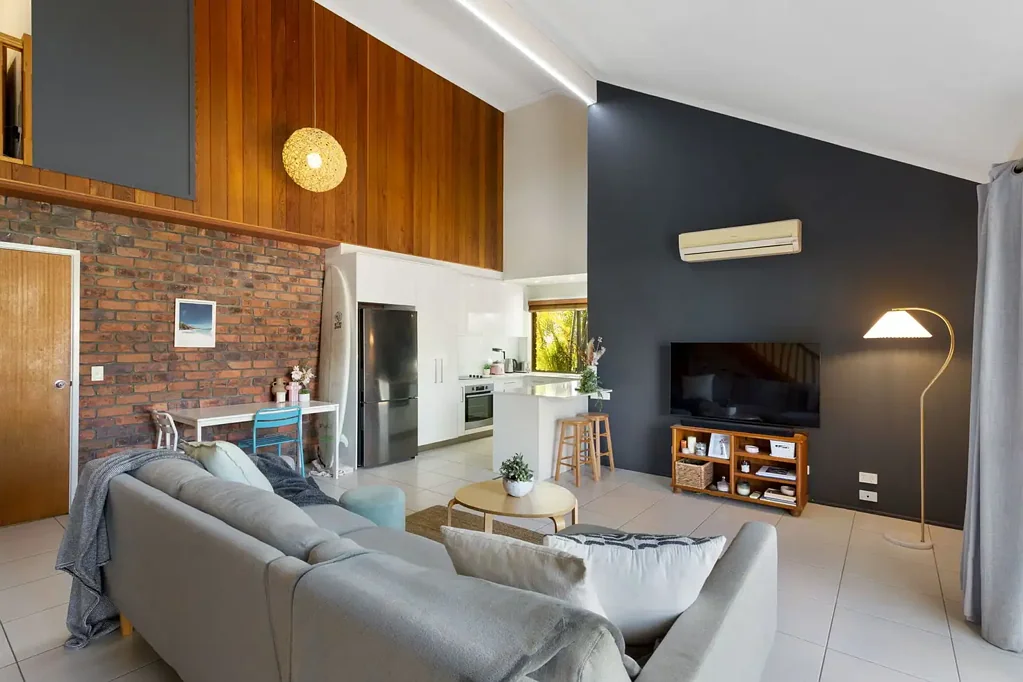 Mooloolaba 2ਬੈੱਡਰੂਮ Original architectural charm meets coastal living in Mooloolaba