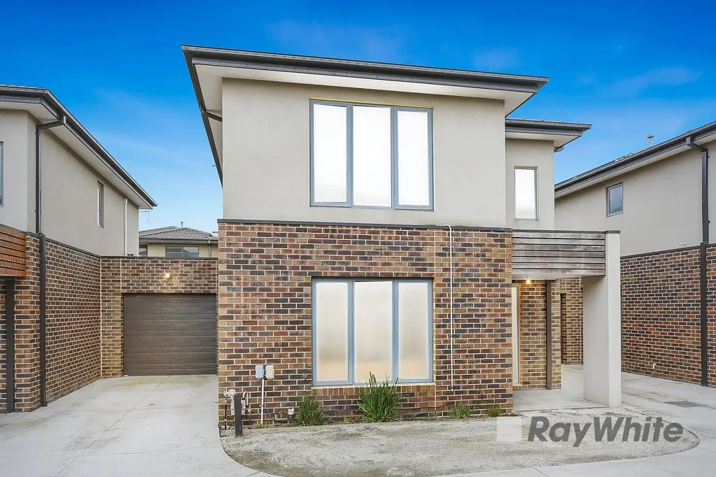 Dandenong 3ਬੈੱਡਰੂਮ NEAR NEW ELEGANCE IN SUPERB LOCALE!