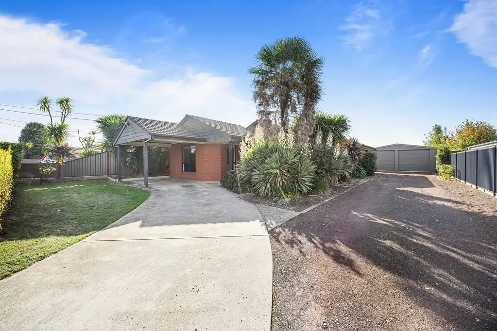 Comfort, Space & Flexibility in a Prime Delacombe Location
