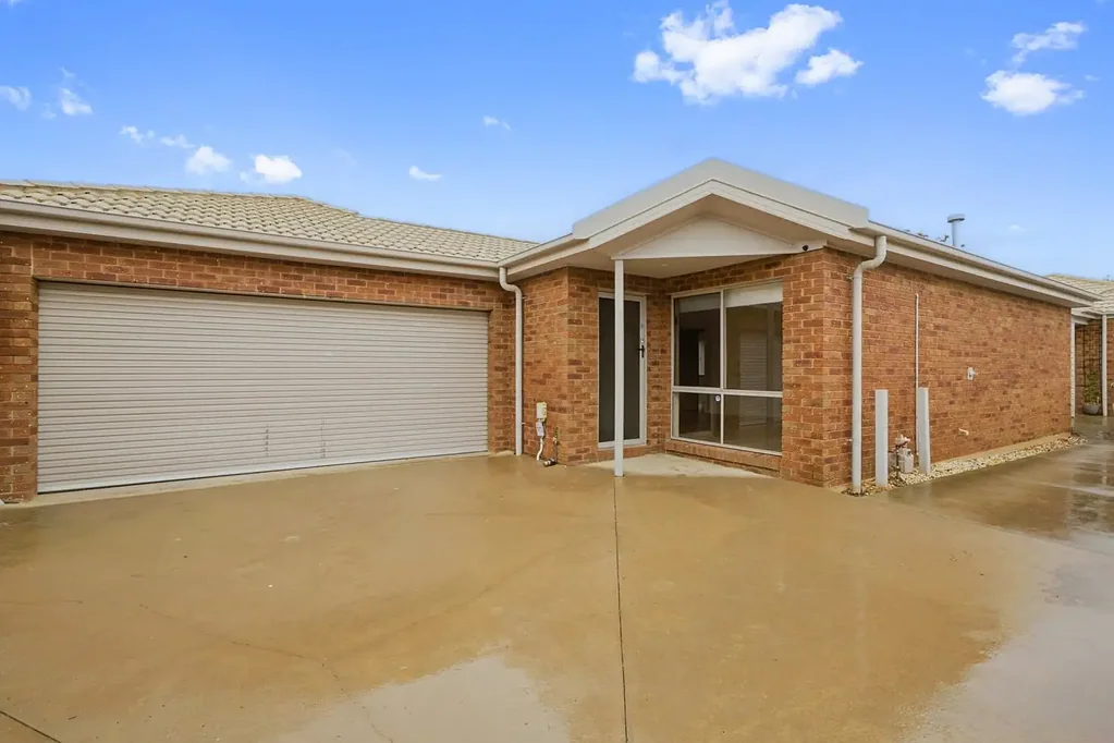 Shepparton 3Zimmer Three Bed unit...Close to Safeway & Schools...The Perfect Investment !