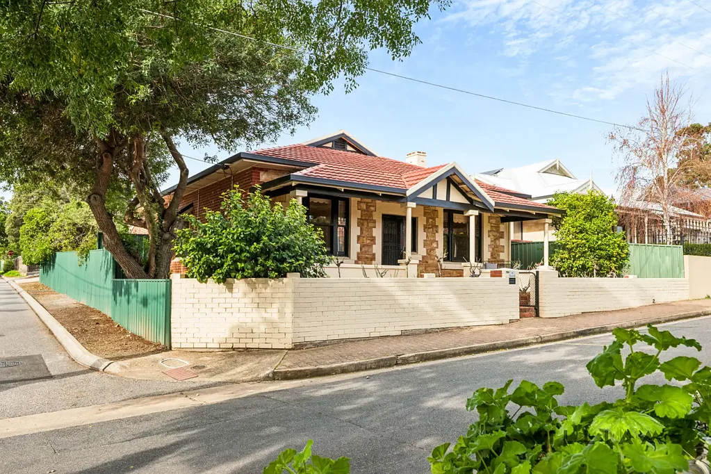 Seacliff 3部屋 LUXURIOUS SEASIDE LIVING – CHARACTER AND MODERN APPEAL – EASY WALK FROM DOOR TO SHORE