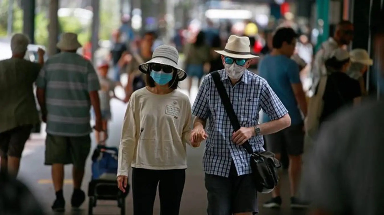 政府公布Omicron应对计划：防疫三步走，隔离要求逐步放宽