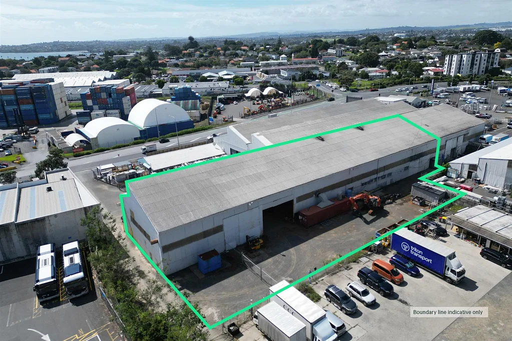 Saint Johns CBRE | Warehouse with Yard & Dual Gantry