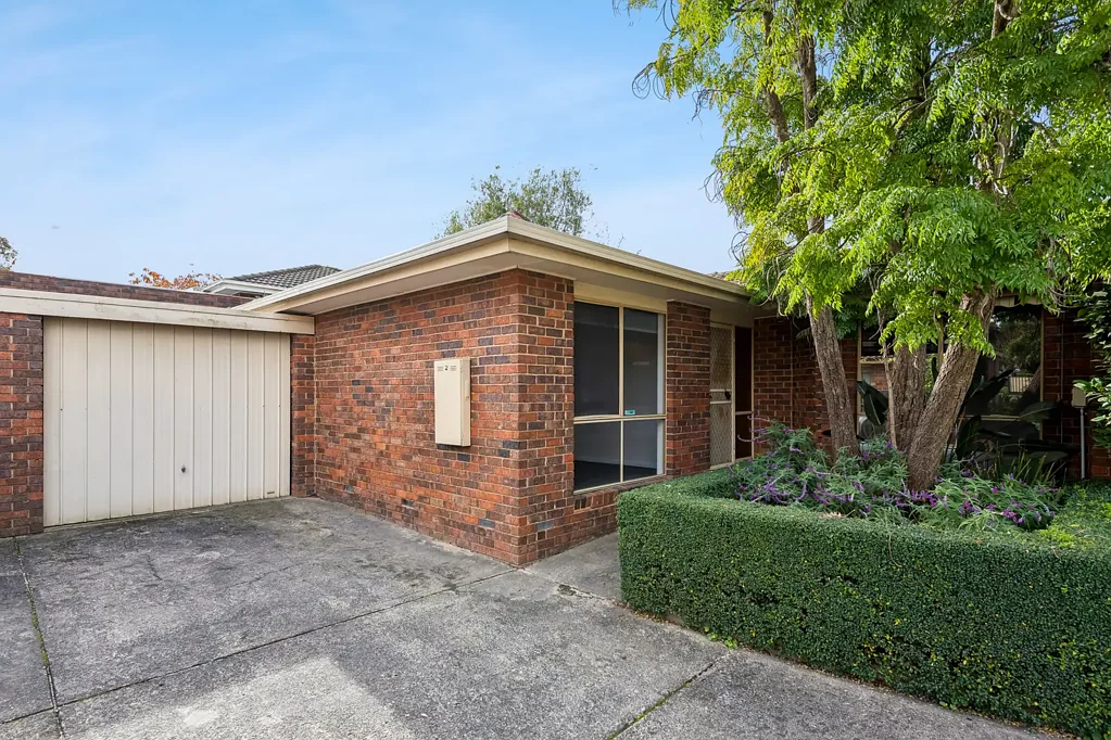 Freshly Renovated Unit with Two Living Areas