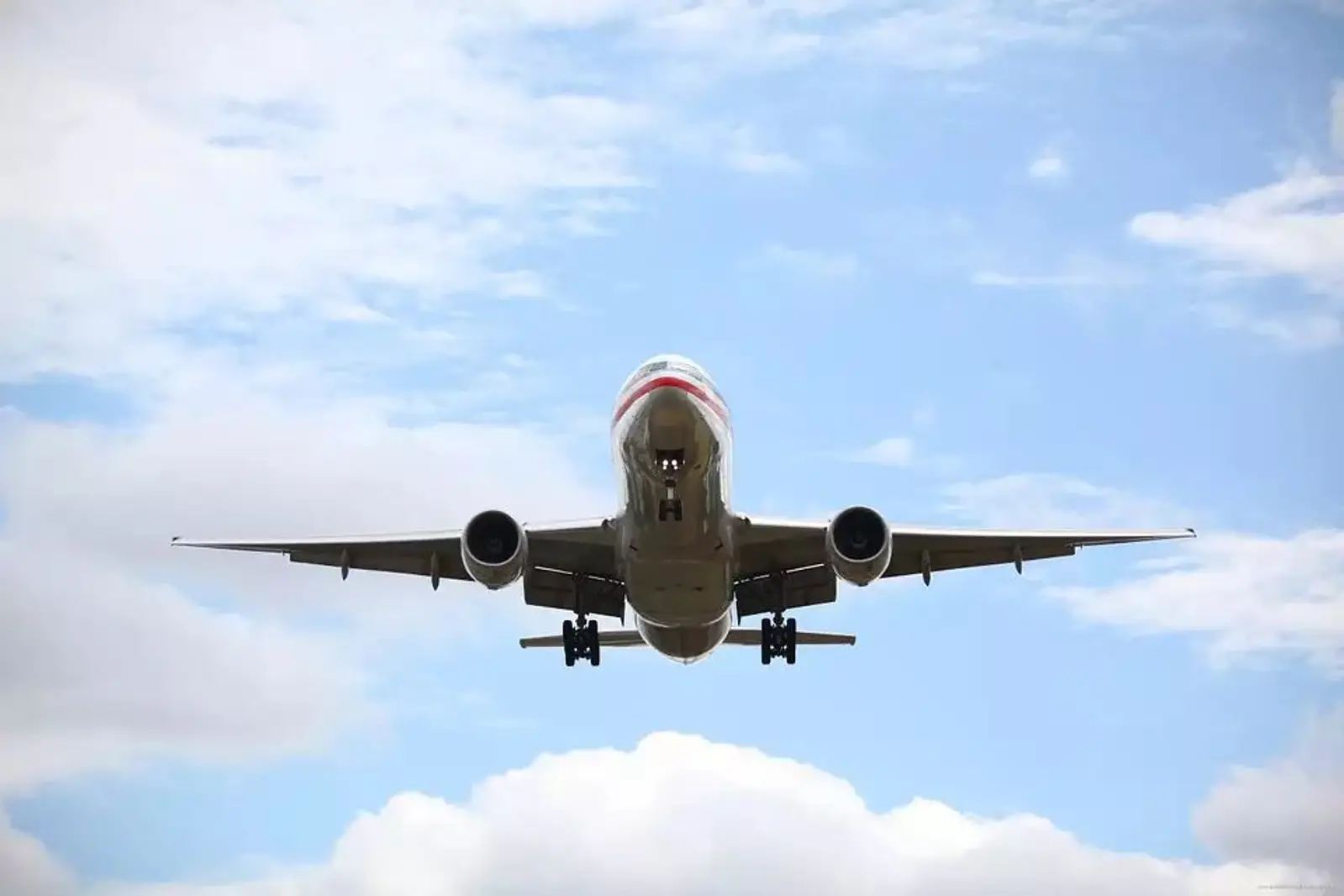 中国某航空公司宣布取消6月—10月直飞奥克兰航班！理由有点莫名其妙...近期想出行的人速看这些改签、中转方案！