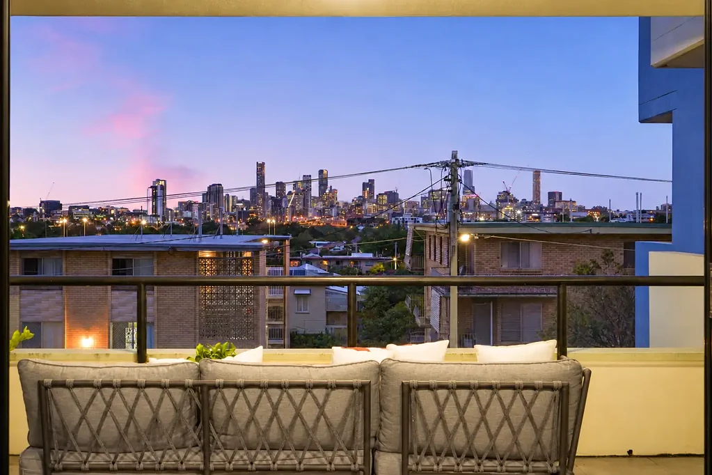 Lutwyche 3房 令人印象深刻的城市景观与宽敞公寓生活相遇 Impressive City Views Meet Spacious Apartment Living