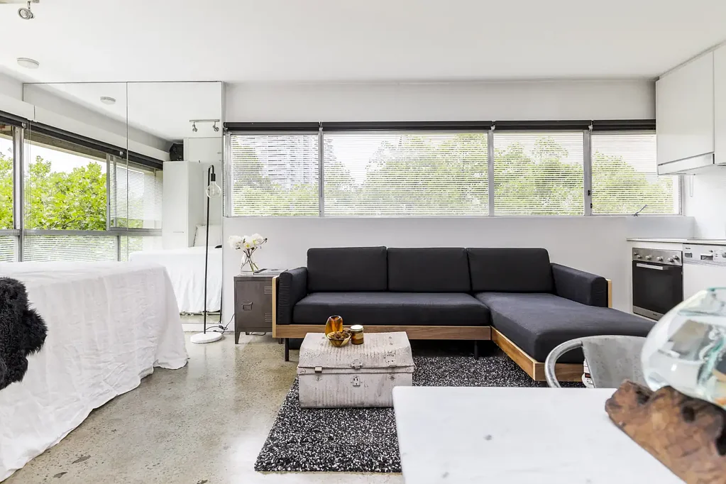 Potts Point Gemini大楼六楼工作室，Miele电器厨房，折叠床睡眠区，Siedler设计，自然光线充足，全景港口美景，维多利亚街北端，安全停车场，现代装修，私密六楼位置，卓越屋顶设施。 Harry Seidlers Gemini' - Tranquil and Immaculate Studio with Scramble Parking
