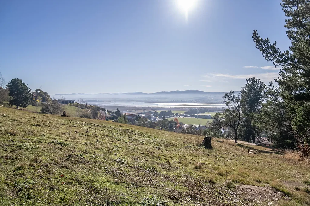 Riverside Breathtaking views & endless potential