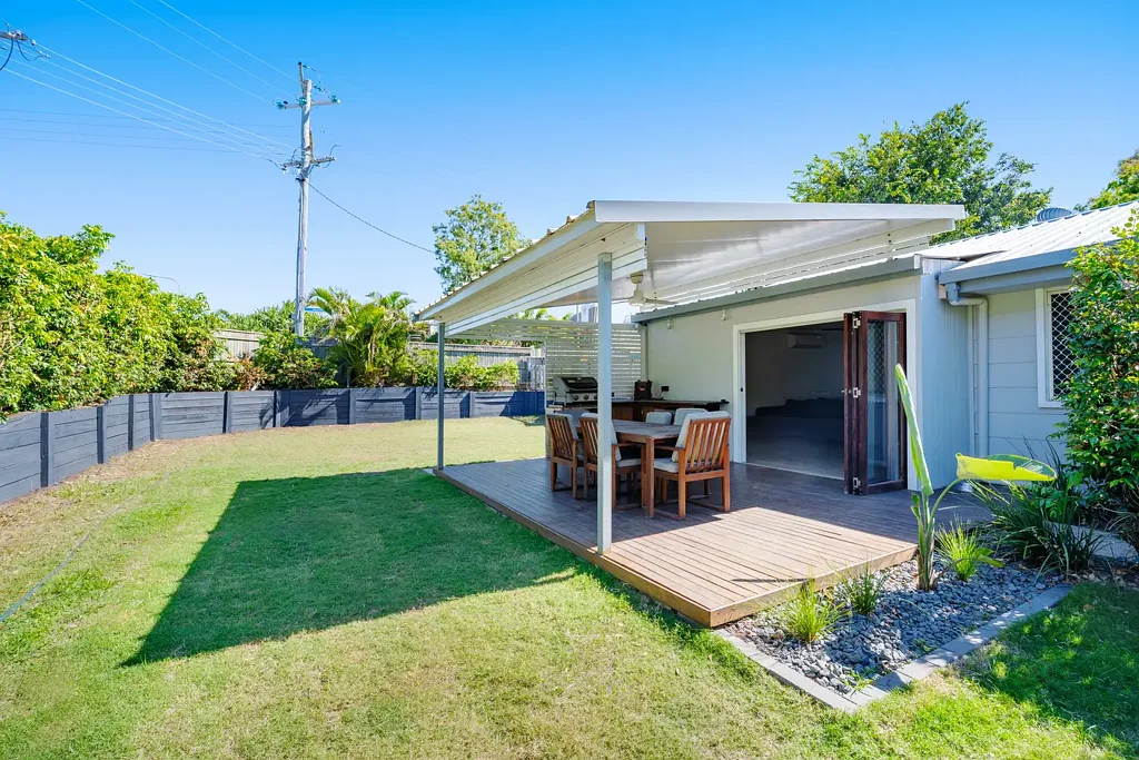 Beachmere 4 Slaapkamer Dual Living on a Corner Block | Space, Flexibility and Coastal Lifestyle