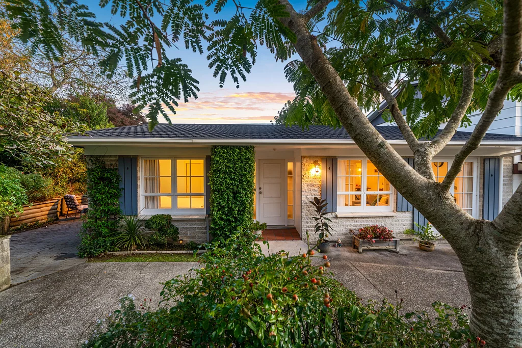 Forrest Hill 2房  Vendors Relocating Overseas - Must Be Sold!
