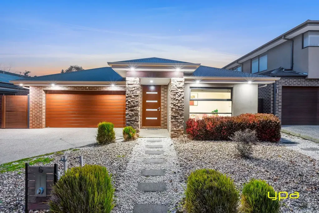 6 Bridport Street, Cranbourne West, VIC 3977