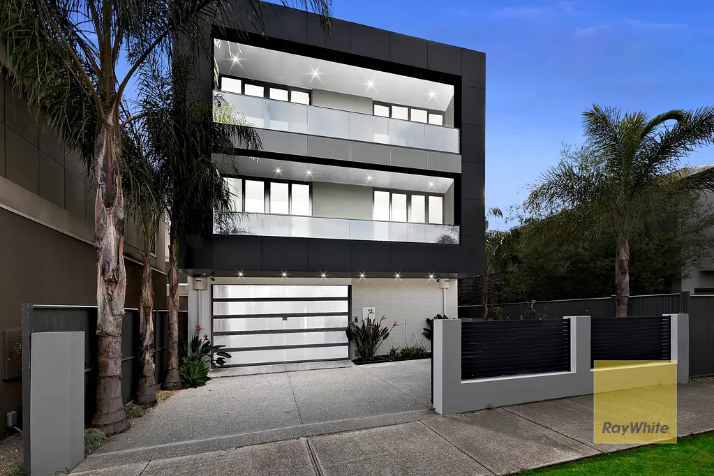 Caroline Springs 5ਬੈੱਡਰੂਮ Lifestyle Combo  and Investment in Esplanade Estate