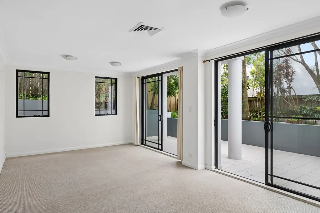 Spacious modern apartment with NE aspect