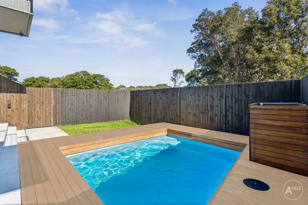 Chifley 3Zimmer Elevated Designer Living with Poolside Entertaining & Leafy Outlooks