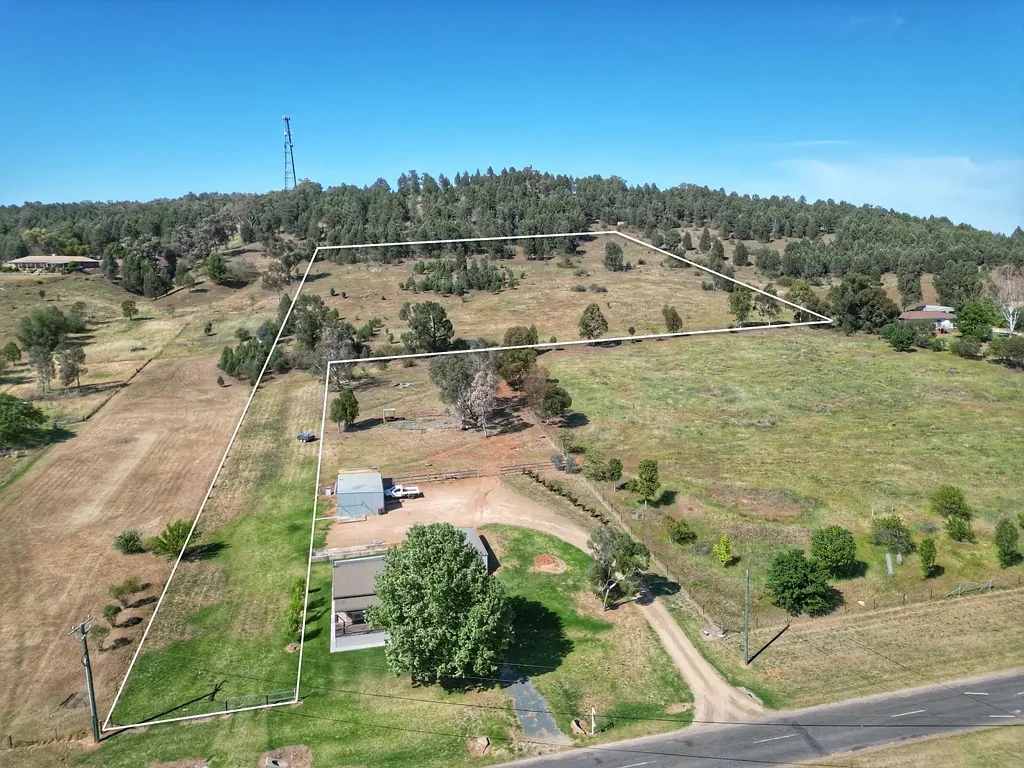 Canowindra Elevated block on outskirts of Town