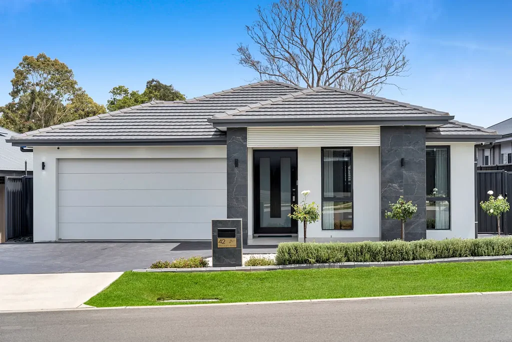 Tahmoor 4ਬੈੱਡਰੂਮ Refined Luxury Living on Red Gum!