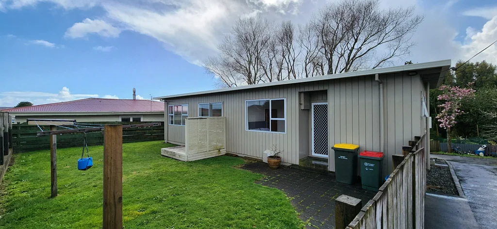 LIVING LARGE IN FRANKLEIGH PARK