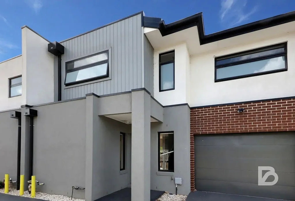 Moorabbin 3房 现代两室两卫 联排别墅 精品小区 静谧卧室 豪华套间 高品质电器 石材台面 木纹地板 私人车库 地段优越 公园泳池近 Work From Home
