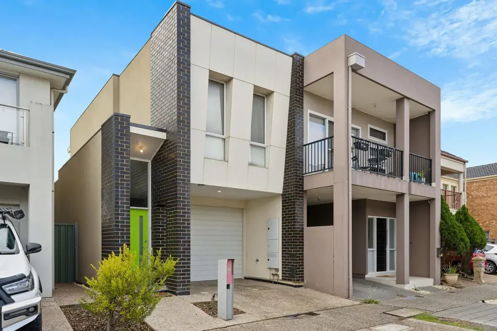 Stylish Townhouse in Super Convenient Location!