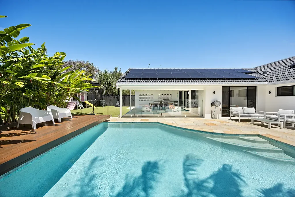 Burleigh Waters 4Kwarto A Coastal Family Home You'll Fall in Love With - Move in for Summer!
