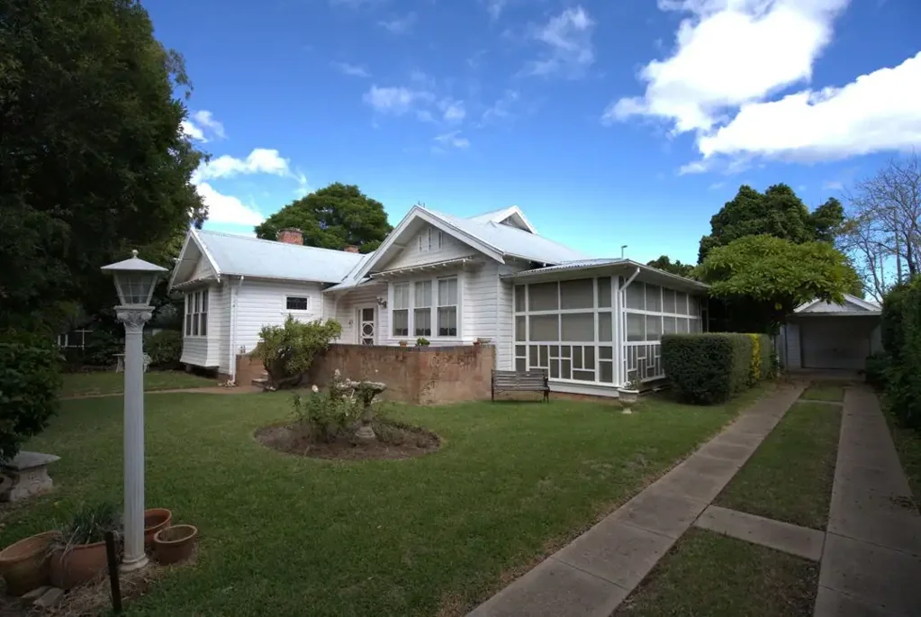 Moree 4房  Vintage Beauty: Stunning 1930 Home Full of Character