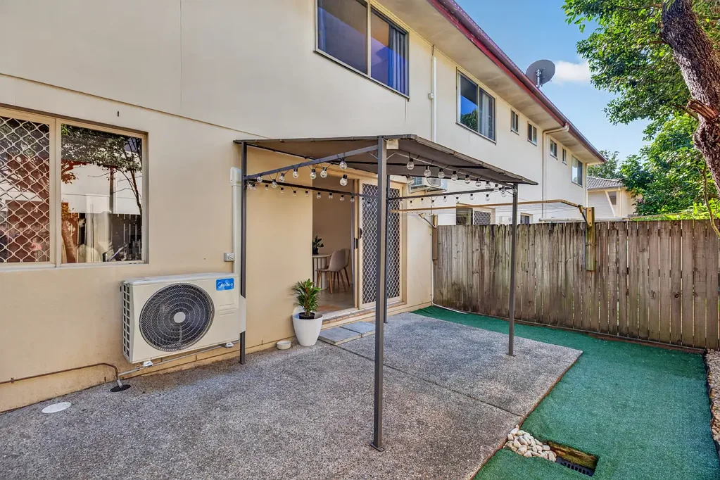 Eagleby 3Zimmer Beautifully Updated Townhouse Offering Comfort, Convenience & Lifestyle