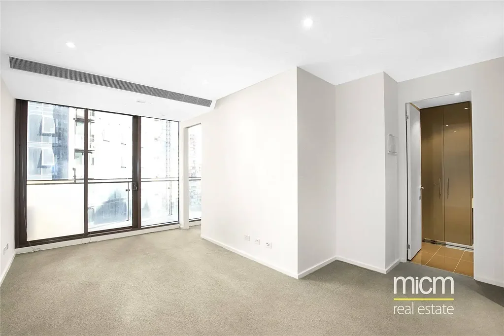 Unfurnished one bedroom apartment in the heart of Southbank
