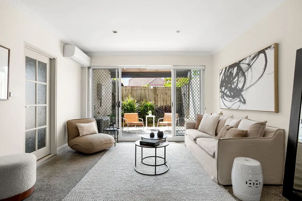 Marrickville 1कमरा Single-level one-bedroom with a sunny north courtyard