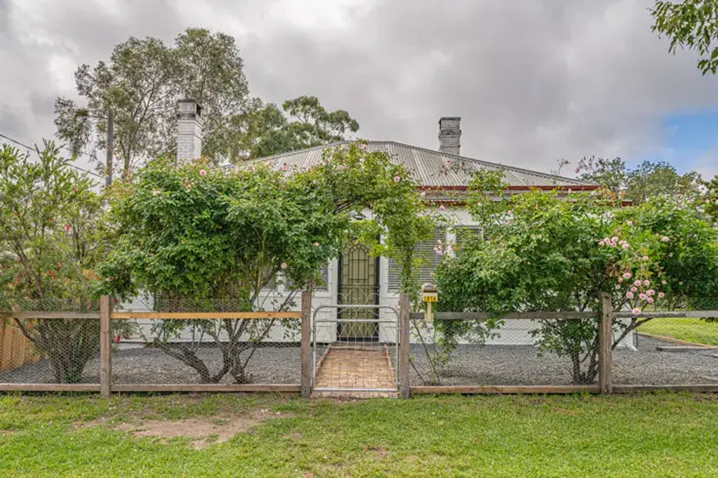 Neat and Cozy Unit in the heart of town