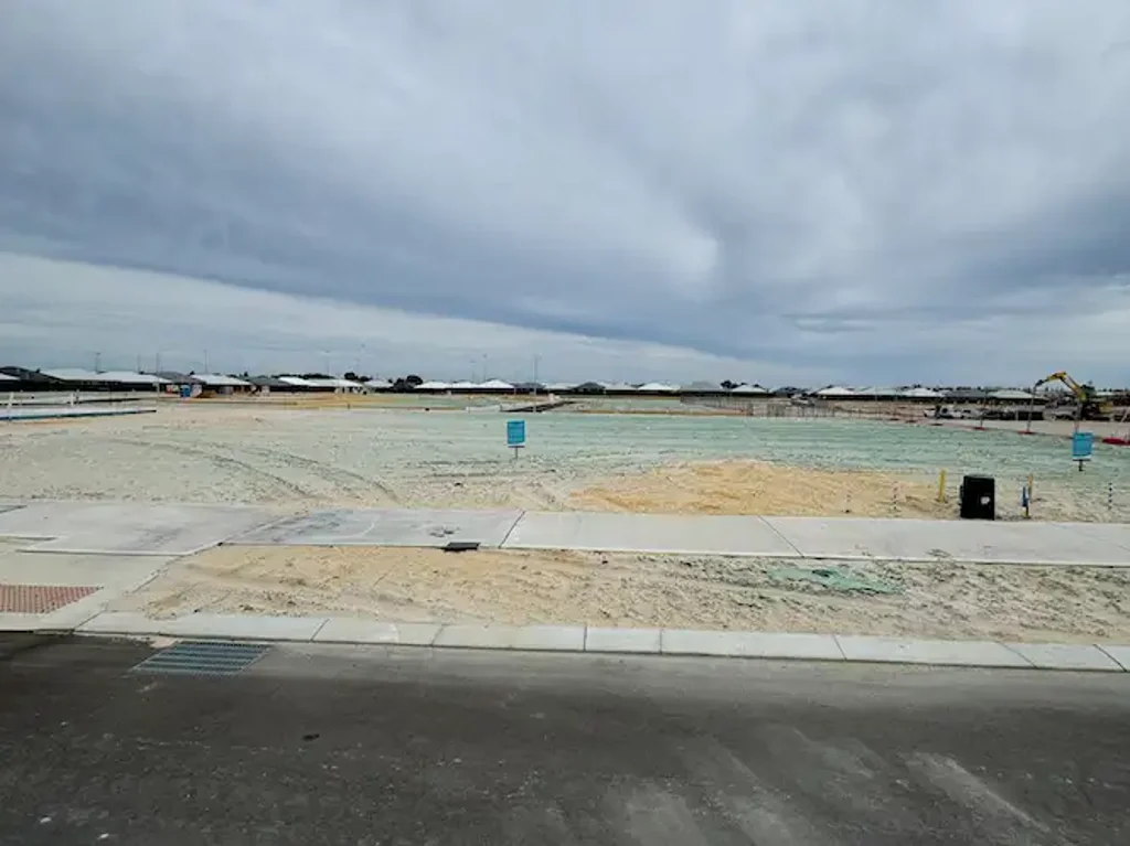 Lakelands SECOND CHANCE! Vacant land ready for you to build your new home!