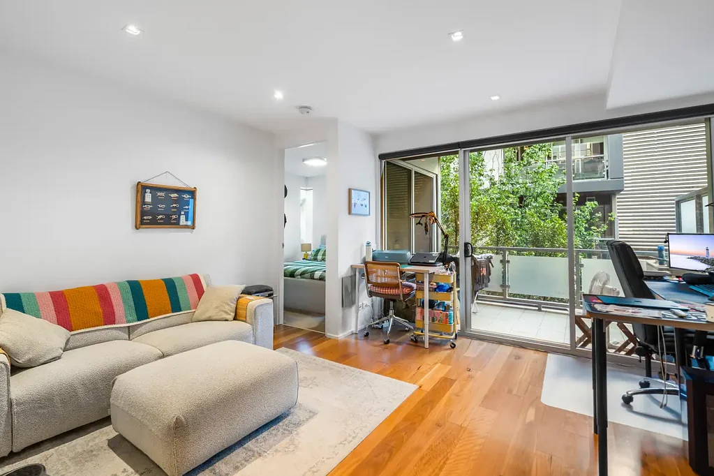 Richmond 1房 现代市内生活 开放式生活区 私人阳台 城市景观 优质Blanco电器 新Bosch洗碗机 宽敞卧室 欧洲洗衣房 无钥匙进入 公共花园 地下停车场 咖啡馆便捷 Fresh, Modern Living in the Heart of Richmond