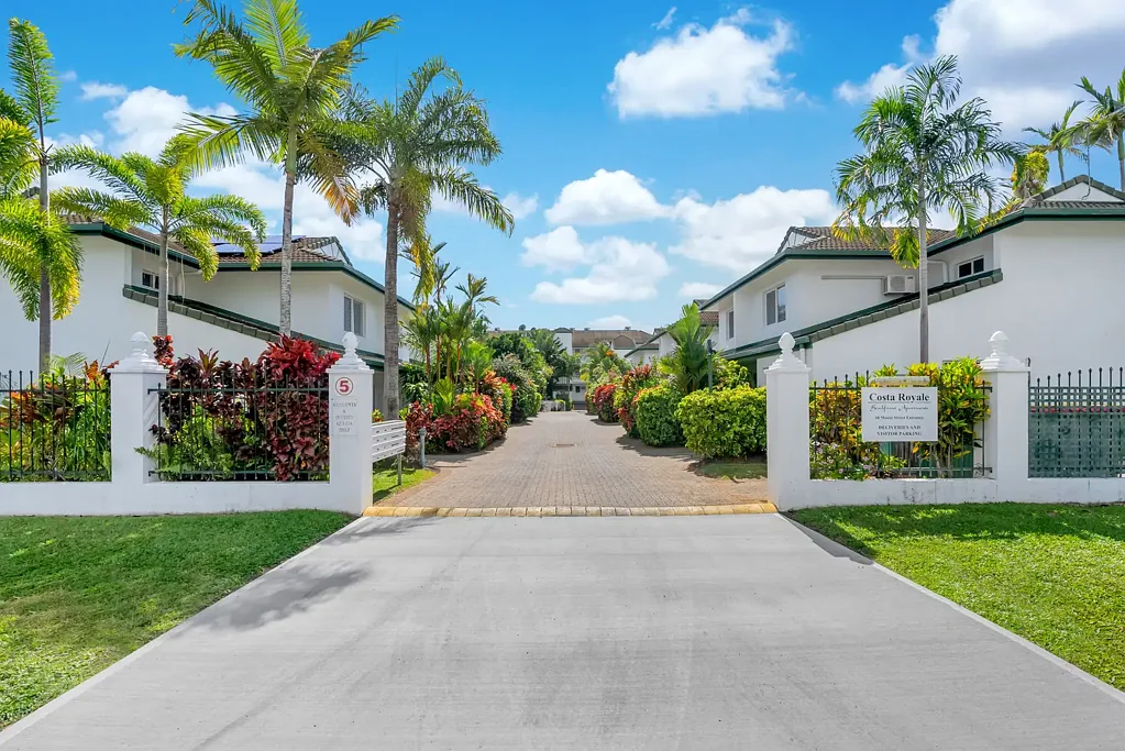 Trinity Beach 2房  Trinity Beach Townhouse - short stroll to the Beach !!