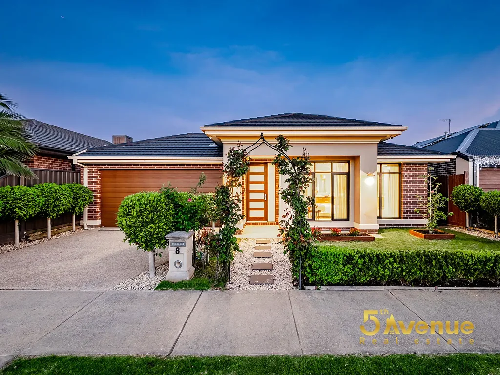 8 Cubbie Way, Clyde North, VIC 3978