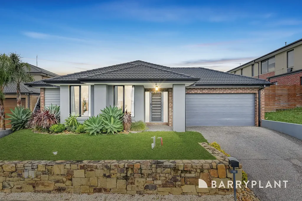 16 Pasture Circuit, Clyde North, VIC 3978