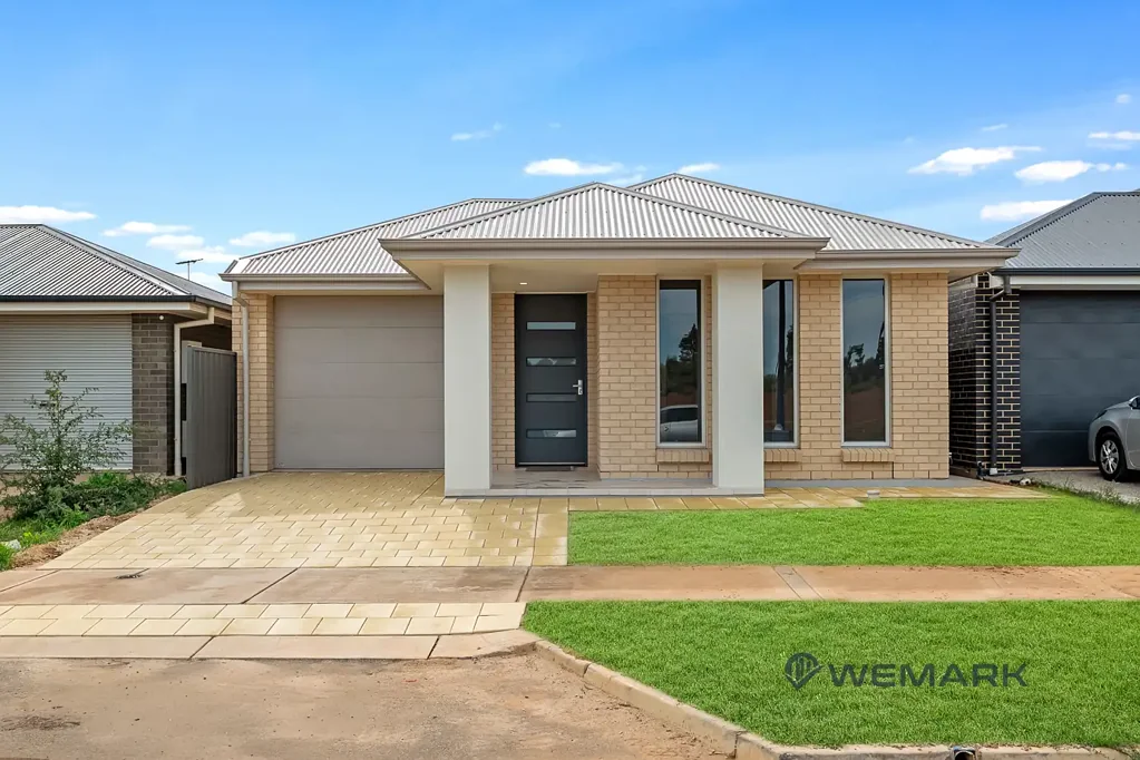 Welcome to 12 Tudorvale Drive – Your Cozy Haven in Munno Para West! 🏡✨