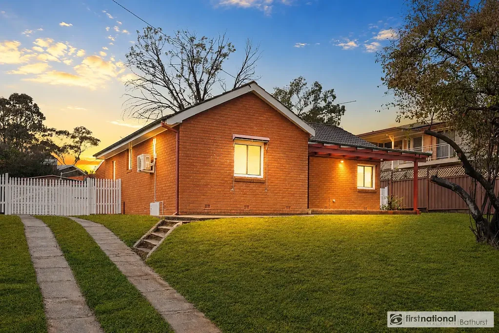 Kelso 3chambre Freshly Updated Family Living in Sought-After Trinity Heights