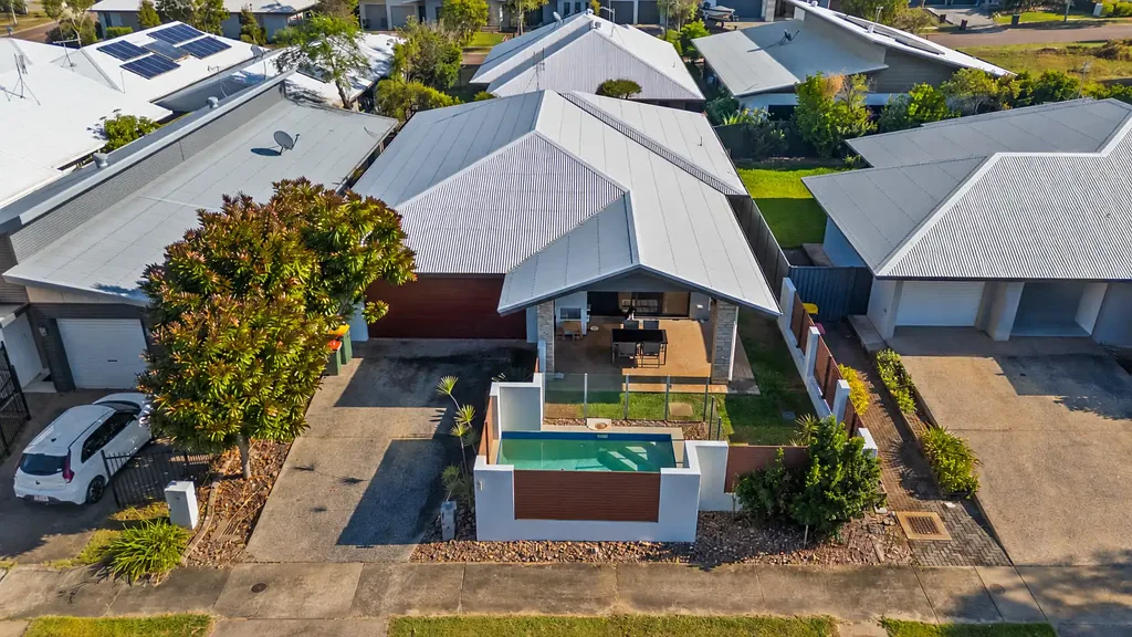Durack 3Moenga Executive 3BR home in prestige setting!