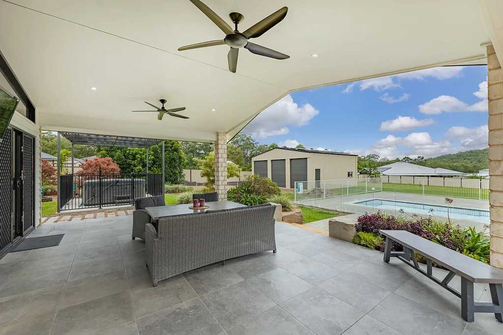 Elimbah 5chambre The Ultimate Lifestyle Retreat - Luxury, Space & a Brand New Mineral Pool!