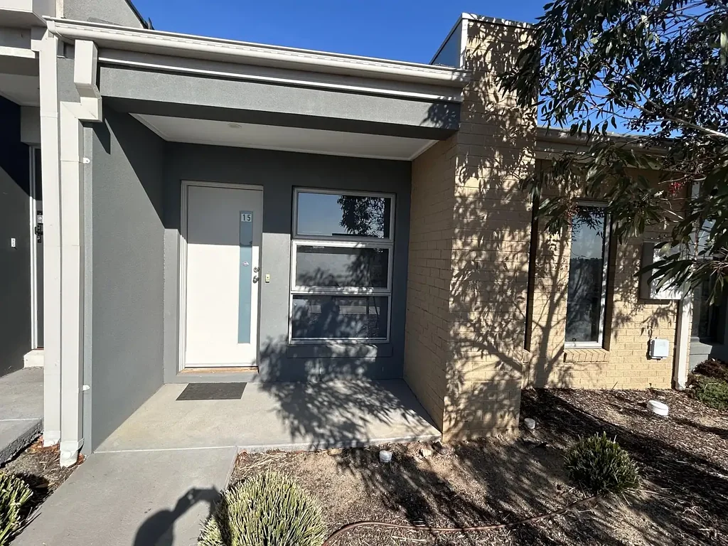 Modern Comfort in a Tranquil Creekside Setting! APPLICATIONS