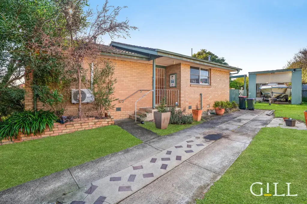 Frankston 3房 592sqm土地 临公园 三卧空间 翻新潜力 分割可能 宽敞后院 步行便利 优质学区 交通畅达 未来可期 Endless Potential on 592sqm in a Prime Frankston North Location