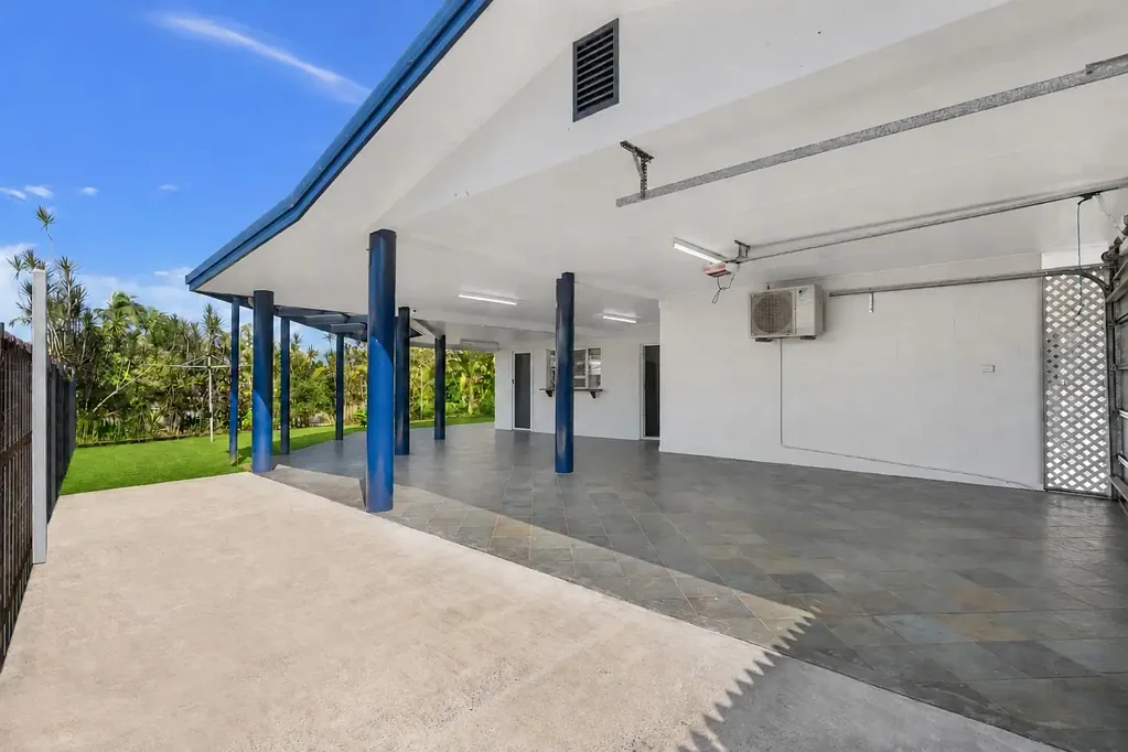 Mount Sheridan 3Habitaciones A HOME WITH HEART - CHARMING FAMILY OASIS WITH LARGE SHED & SOLAR