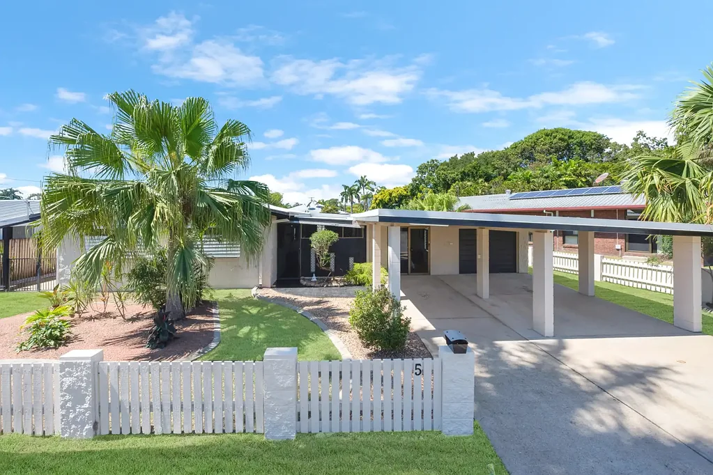 Thuringowa Central 4 Bedroom Spacious Modern Living with Pool and Solar